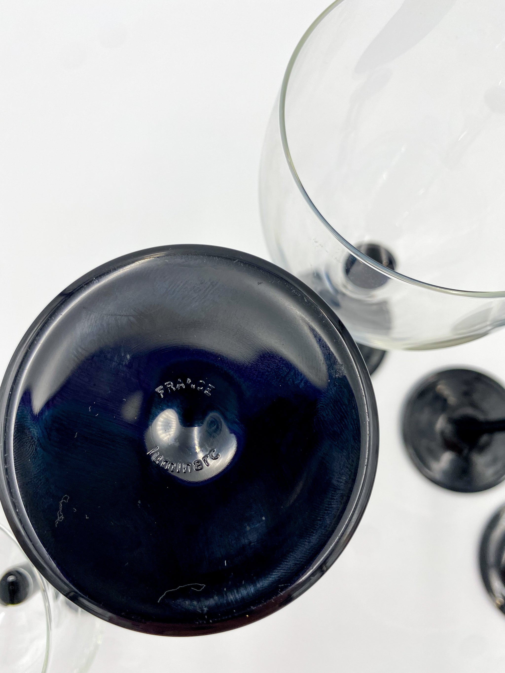 Vintage Luminarc France Black Glass Stem Wine Glasses – The House of Hanover